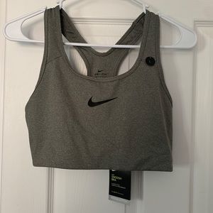 Nike medium support sports bra NWT
